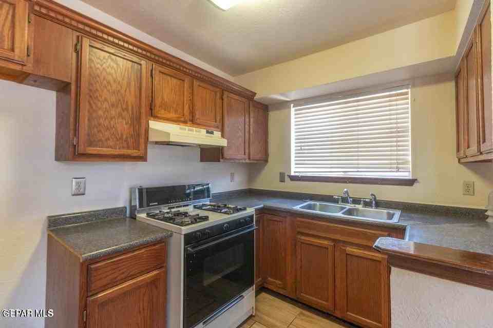 2220 Robert Wynn St - Photo 5 of 16