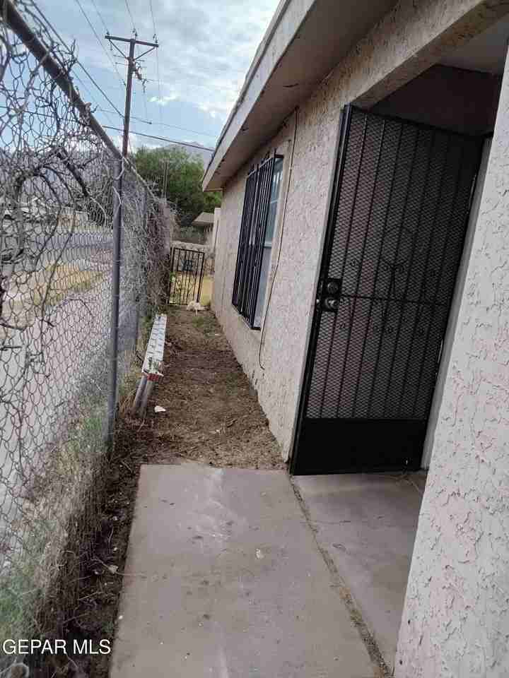 8901 Ankerson St - Photo 3 of 14