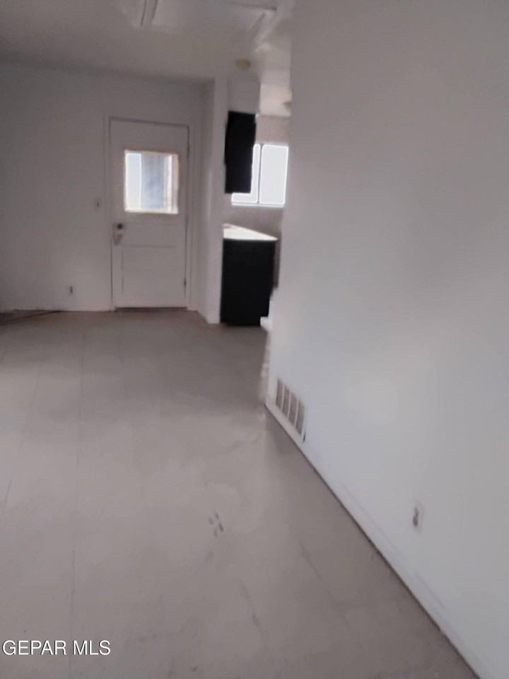 8901 Ankerson St - Photo 5 of 14