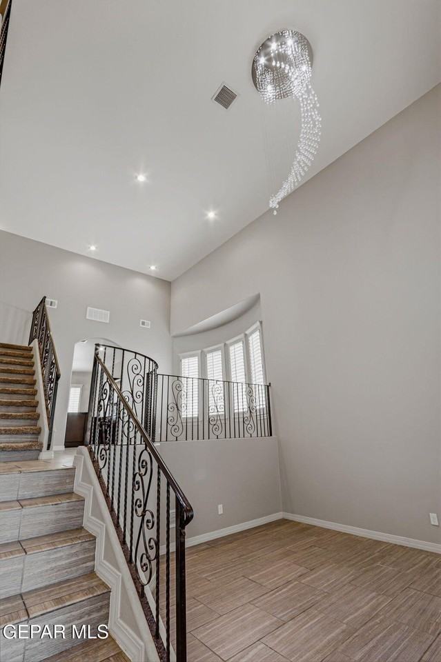 14293 Meadow Lk - Photo 4 of 50
