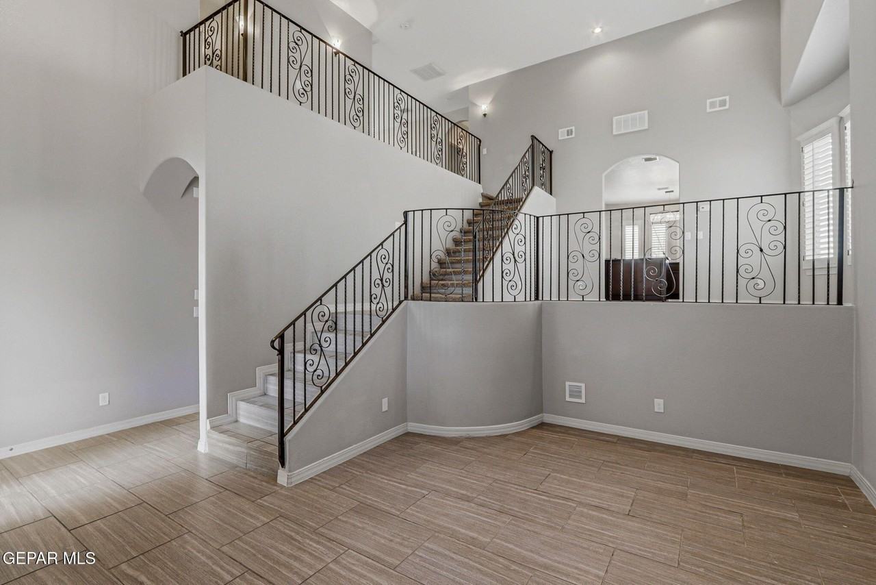14293 Meadow Lk - Photo 5 of 50