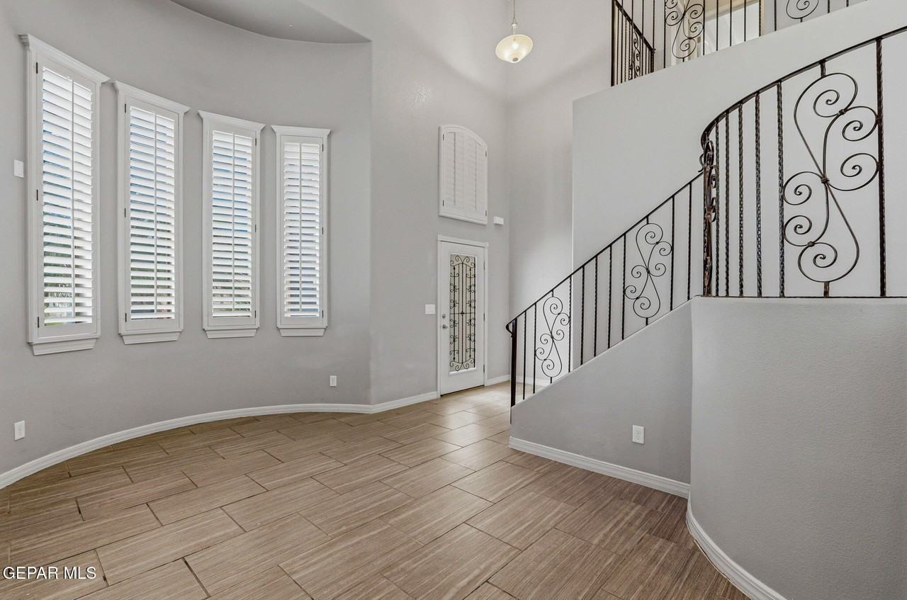 14293 Meadow Lk - Photo 7 of 50