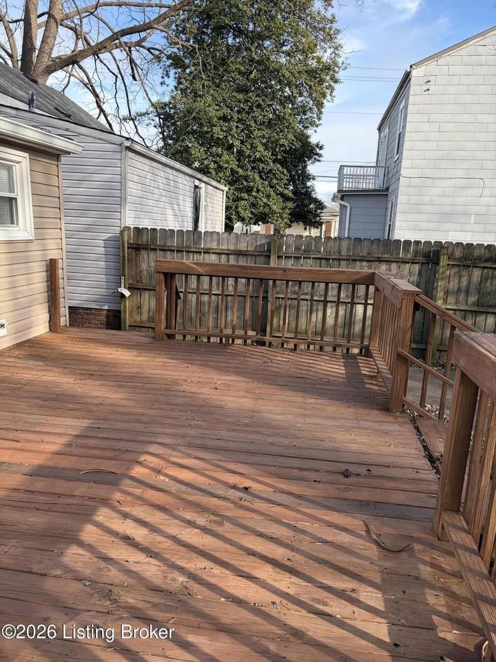 604 Winkler Ave - Photo 4 of 22