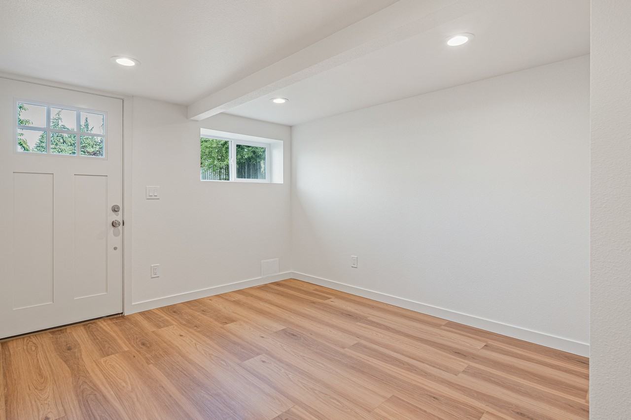 14325 Phinney Ave N #2 - Photo 6 of 20