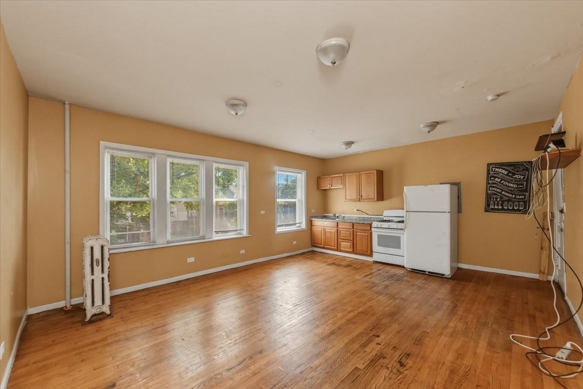 2200 N Knox Ave #1 - Photo 3 of 12