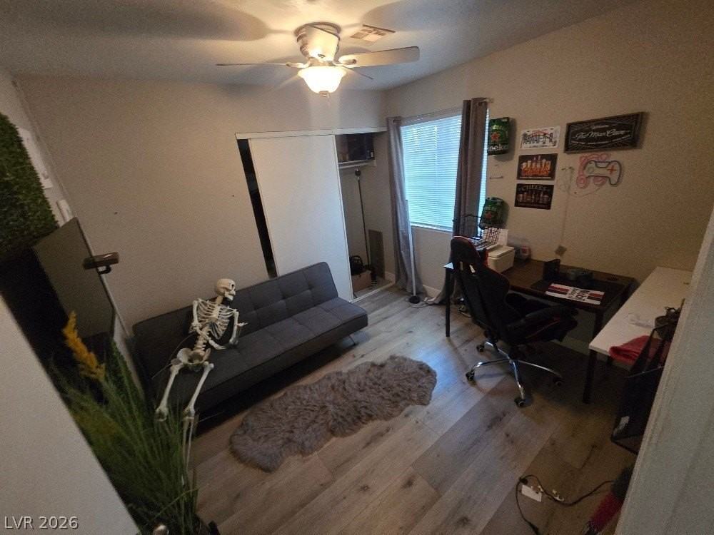 553 Grimsby Ave - Photo 4 of 13