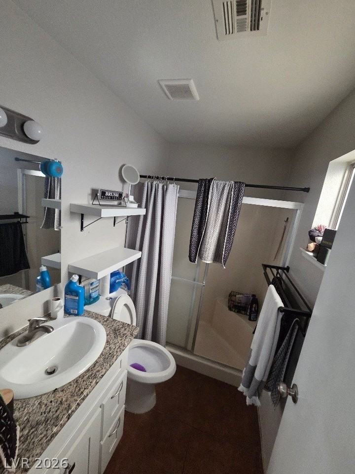 553 Grimsby Ave - Photo 7 of 13