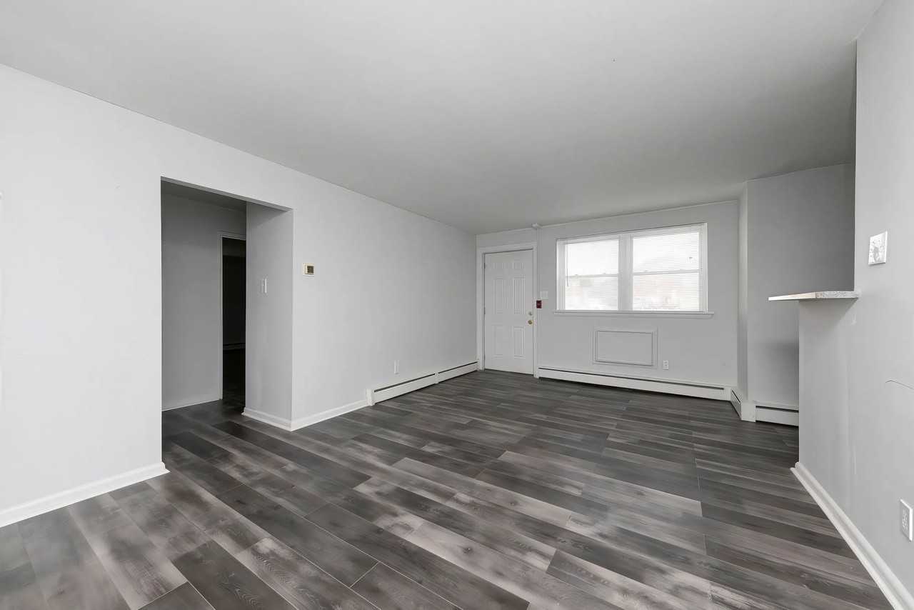 Walker Court Apartments - Photo 4 of 10