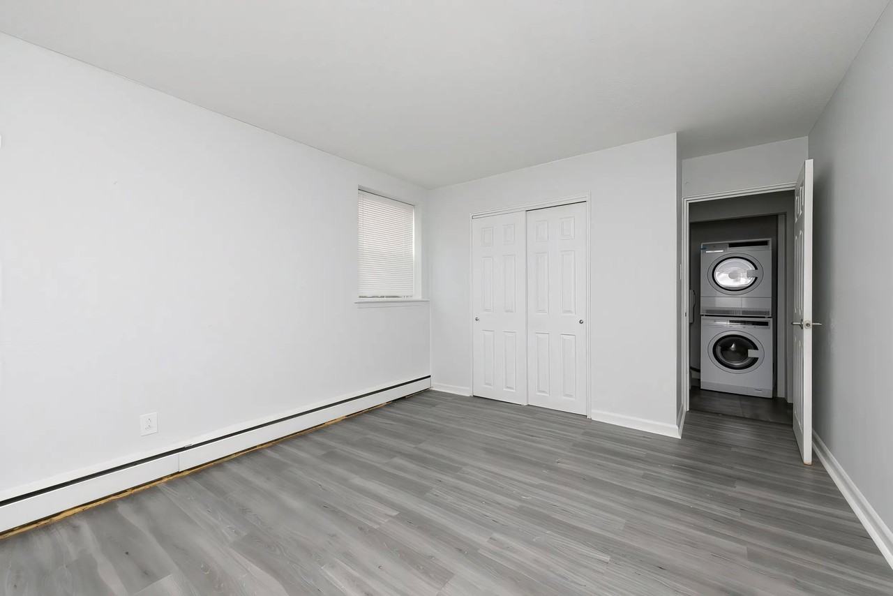 Walker Court Apartments - Photo 6 of 10