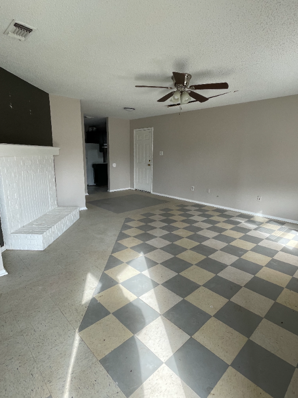 127 Willowbrook Dr - Photo 2 of 14
