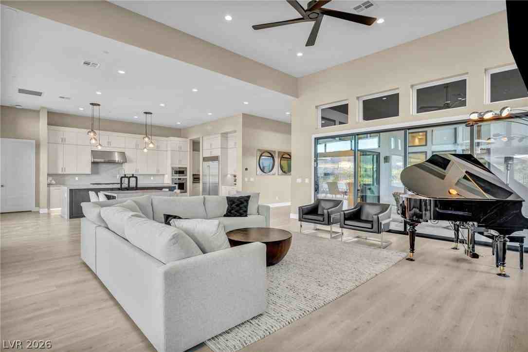 10935 Rossa Peak Ave - Photo 2 of 32