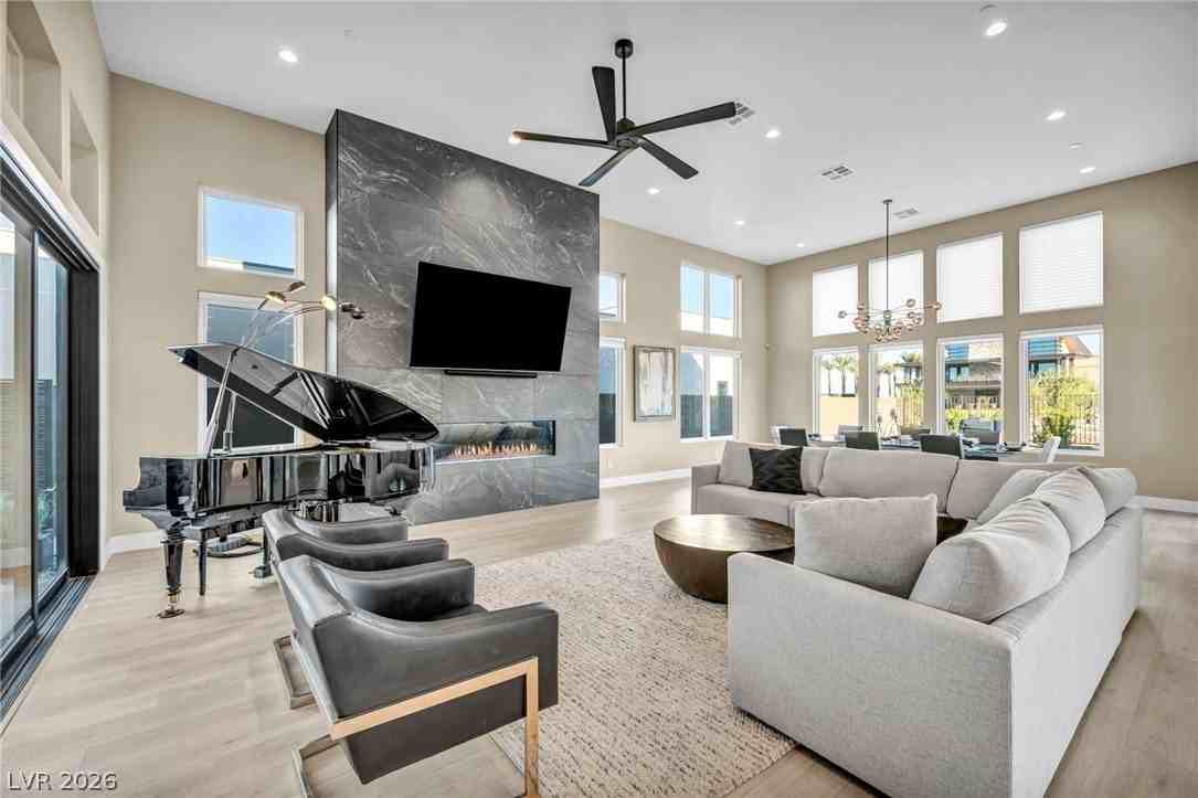 10935 Rossa Peak Ave - Photo 3 of 32