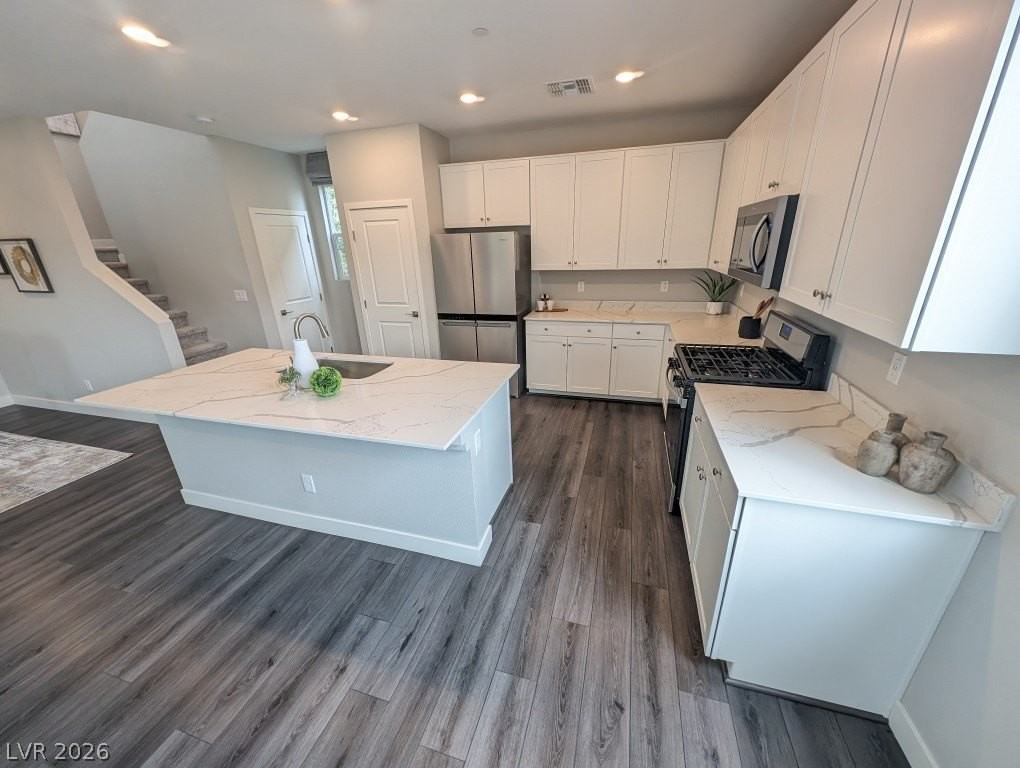 10795 Gentle Crest Ave - Photo 5 of 35
