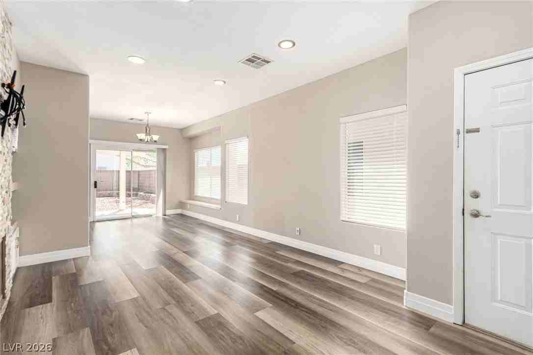 5856 Golden Wing St - Photo 5 of 33