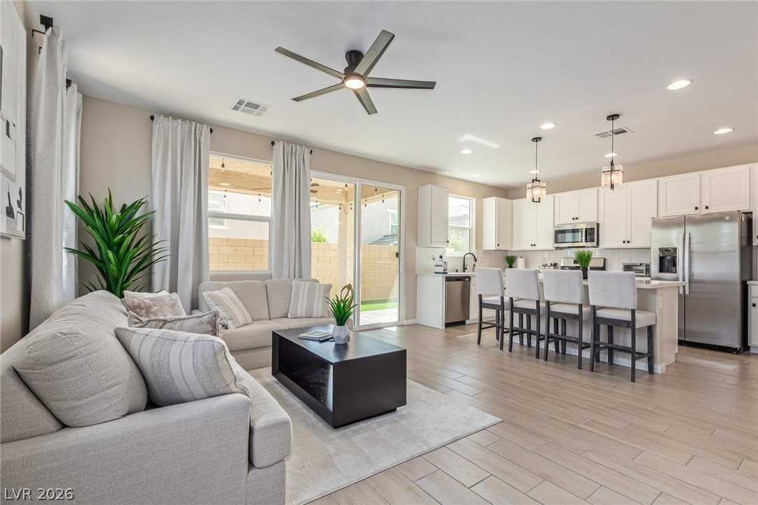 10212 Starlit Canyon Ct - Photo 4 of 34