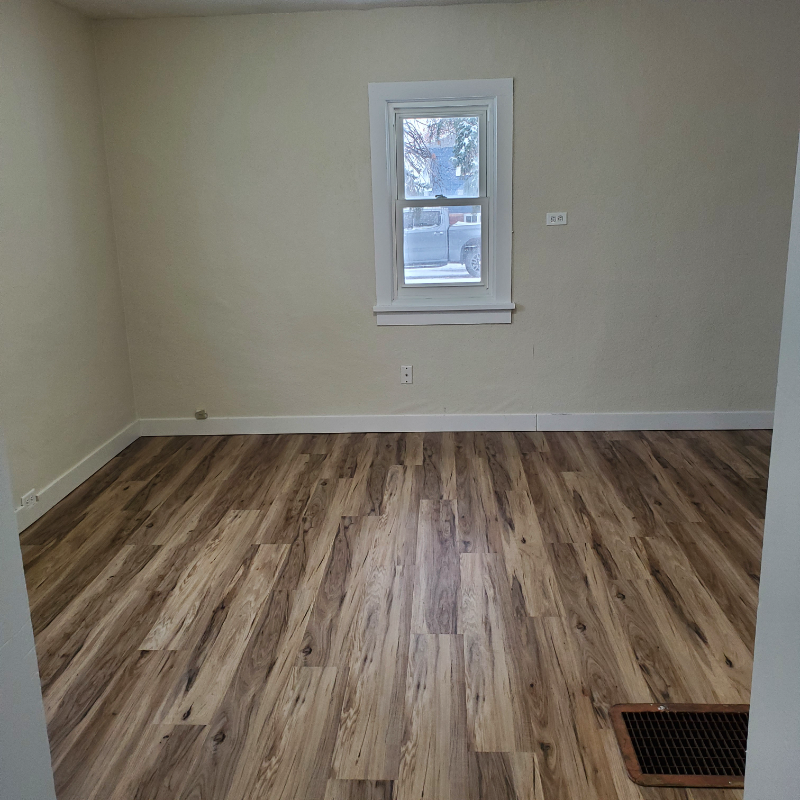 622 3rd Ave E - Photo 7 of 12
