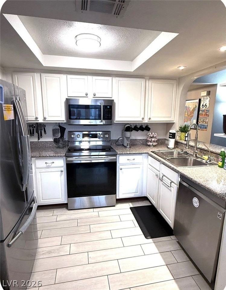 2511 Sunfish Dr #D - Photo 3 of 15