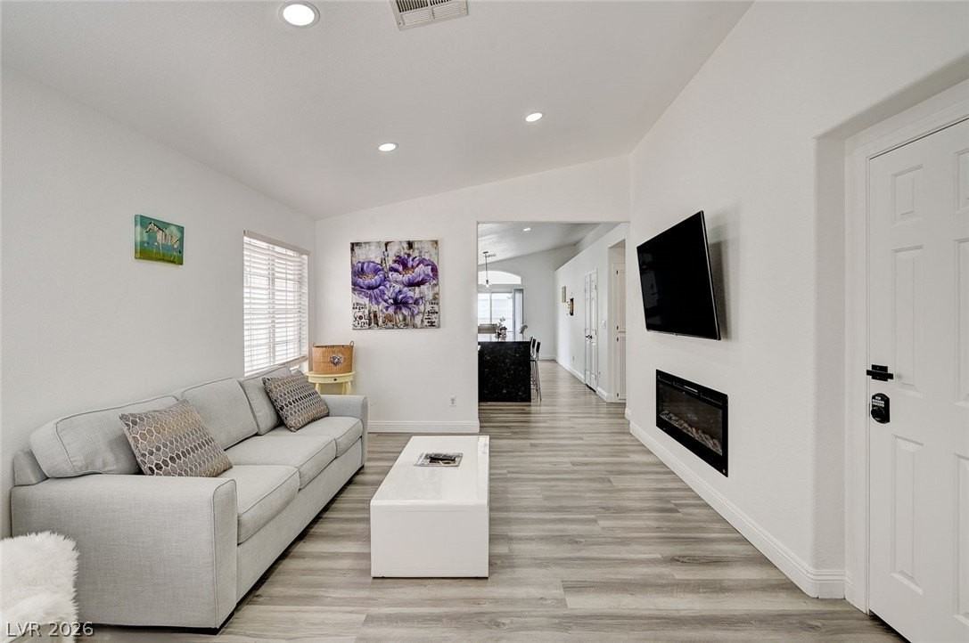8127 Chambersberg St - Photo 2 of 39