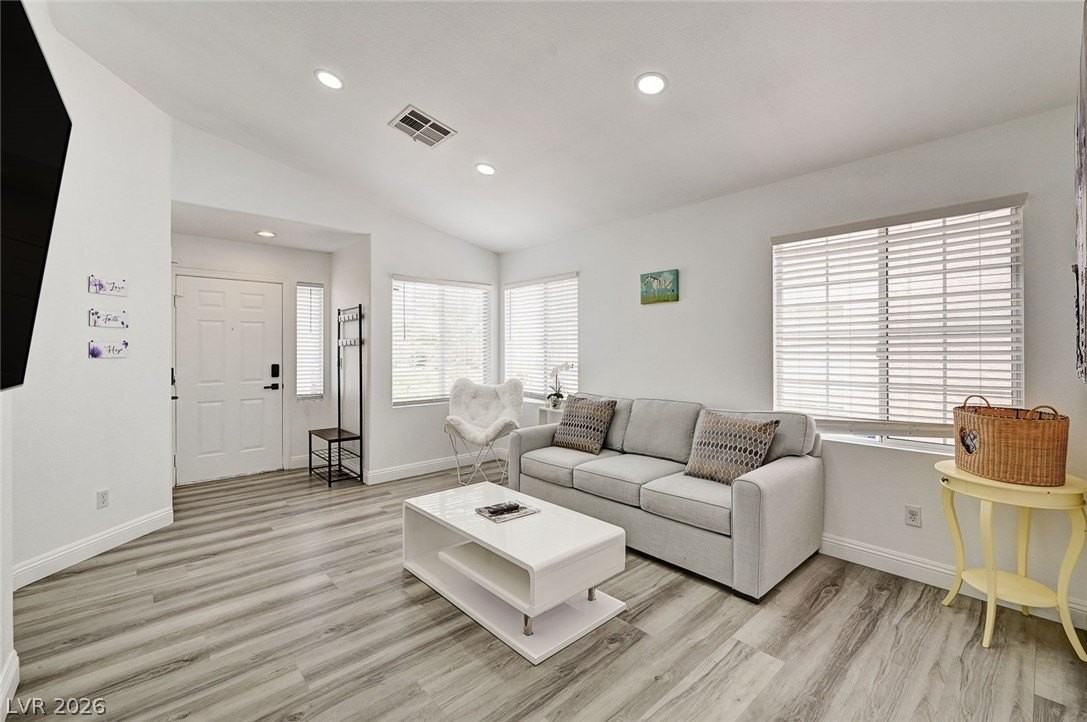 8127 Chambersberg St - Photo 4 of 39