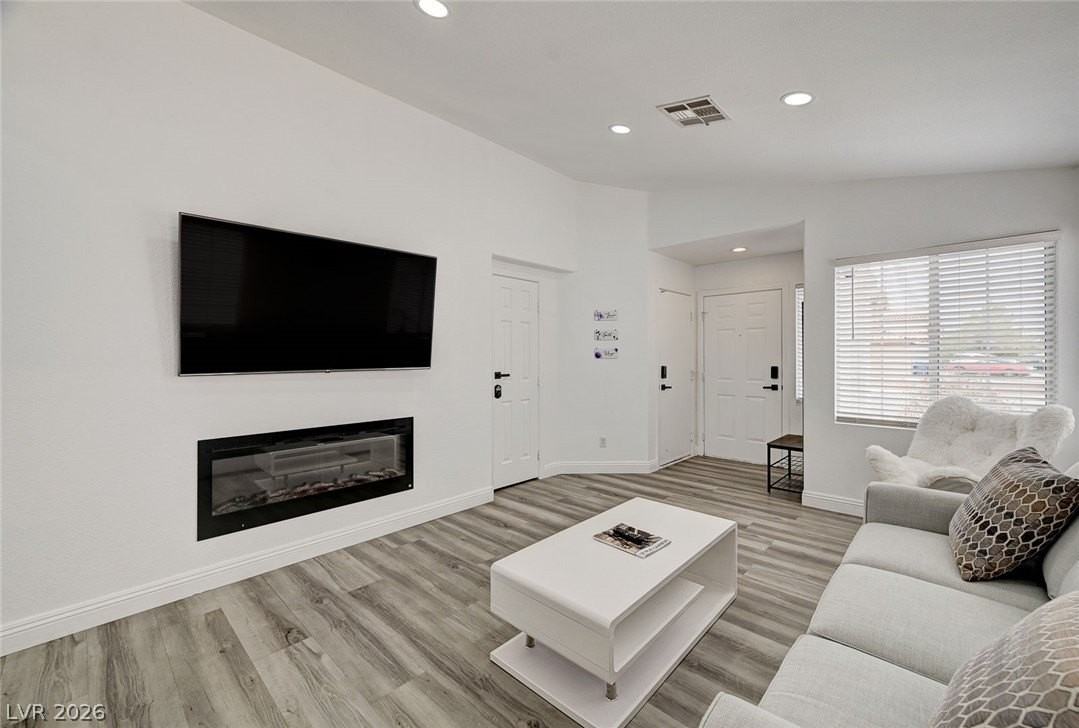 8127 Chambersberg St - Photo 5 of 39