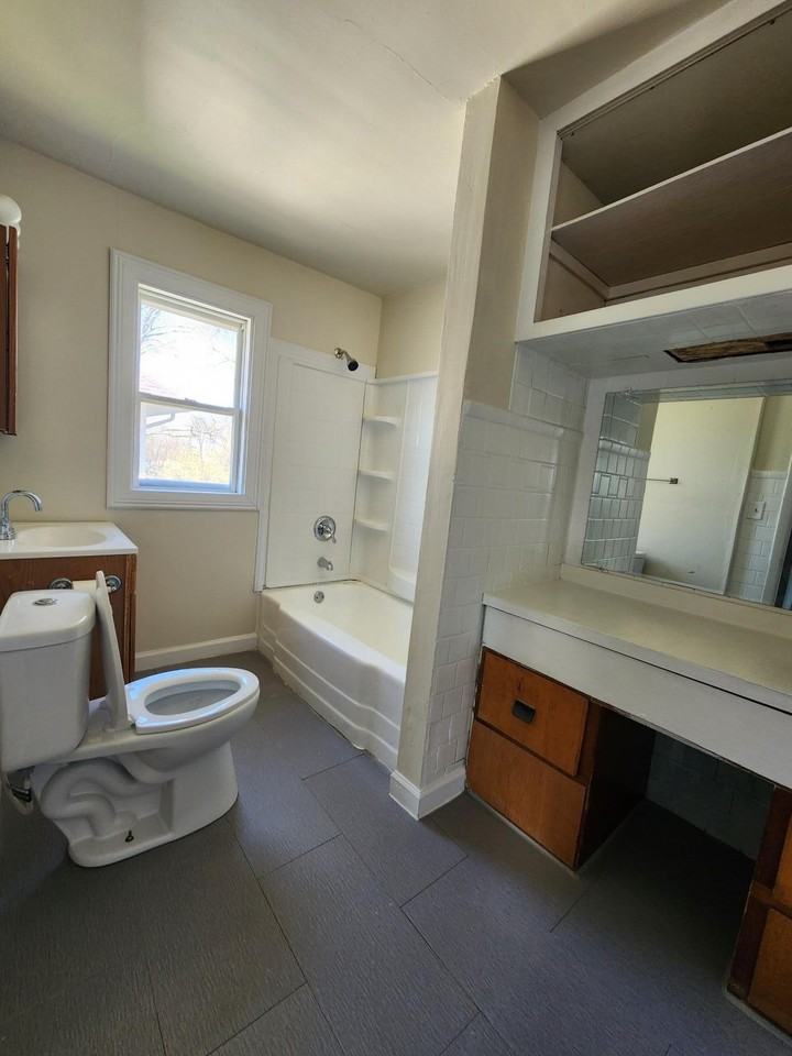 615 Vermont St - Photo 5 of 10