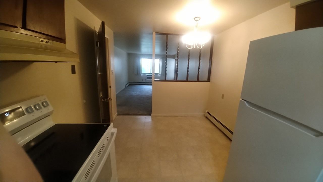 331 E Magnolia St - Photo 4 of 13