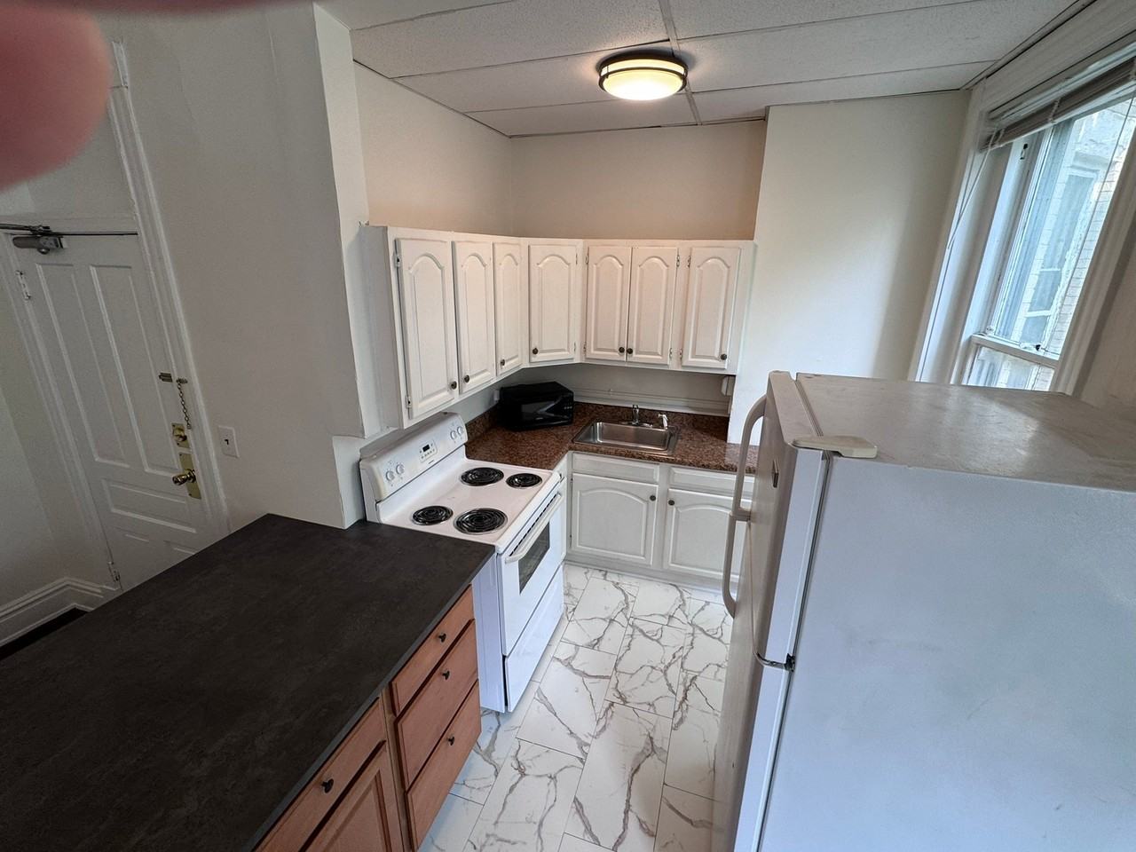 1613 W Grace St #2 - Photo 4 of 17