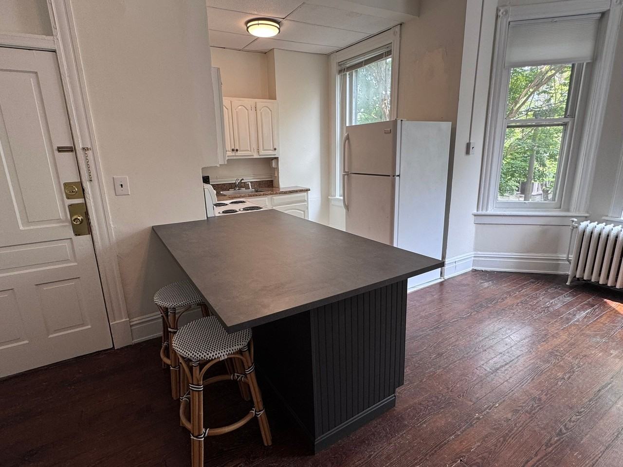 1613 W Grace St #2 - Photo 3 of 17