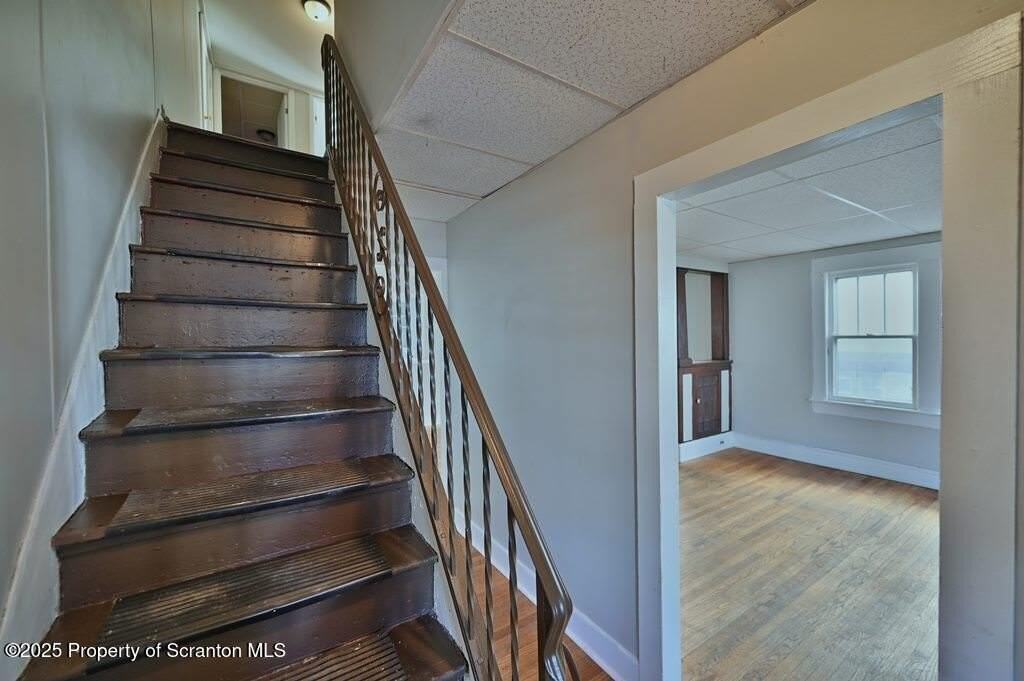 416 E Market St - Photo 3 of 39