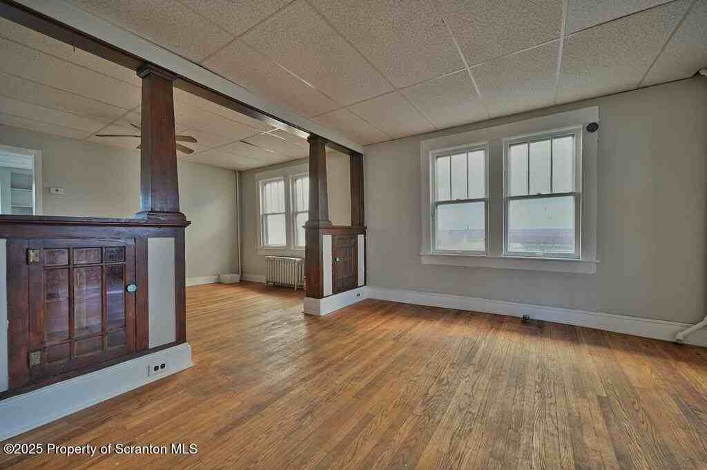 416 E Market St - Photo 6 of 39