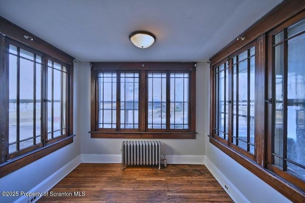 416 E Market St - Photo 7 of 39