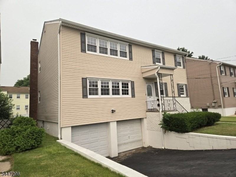 832 Dewey St #2 - Photo 2 of 12