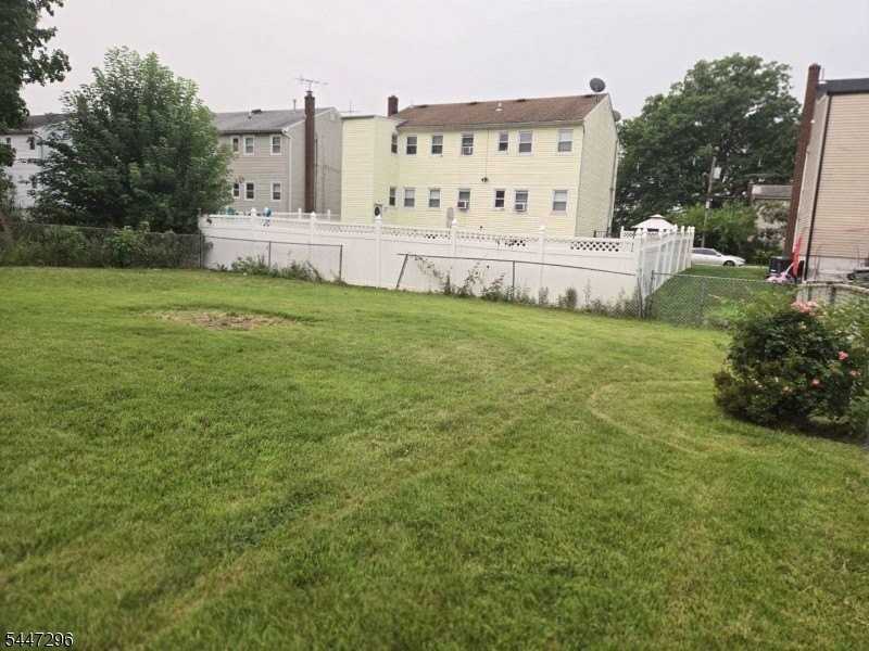 832 Dewey St #2 - Photo 3 of 12