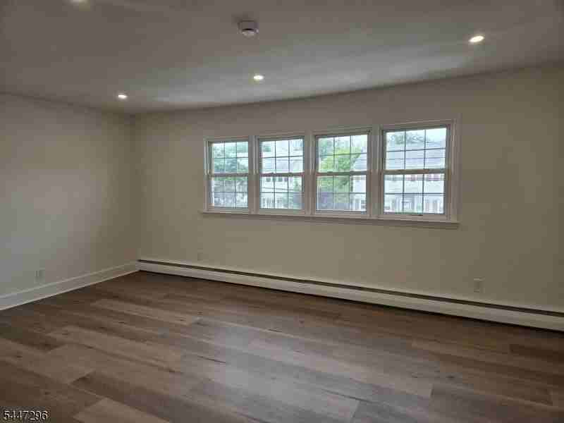832 Dewey St #2 - Photo 4 of 12