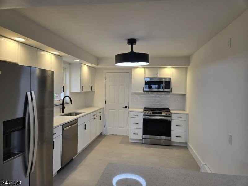 832 Dewey St #2 - Photo 5 of 12