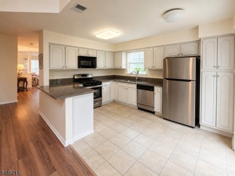 1501 Stech Dr - Photo 7 of 28