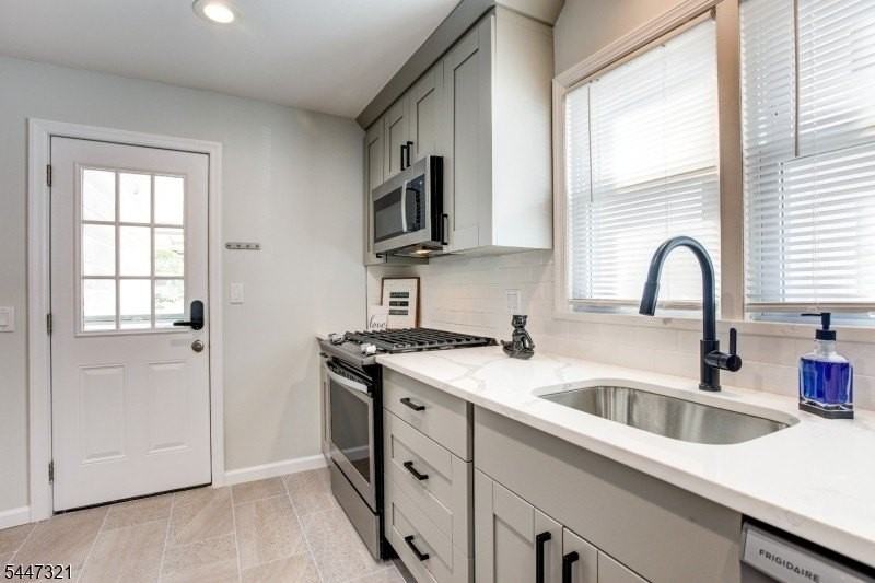 635 N 9th St 1st Fl #1 - Photo 3 of 31
