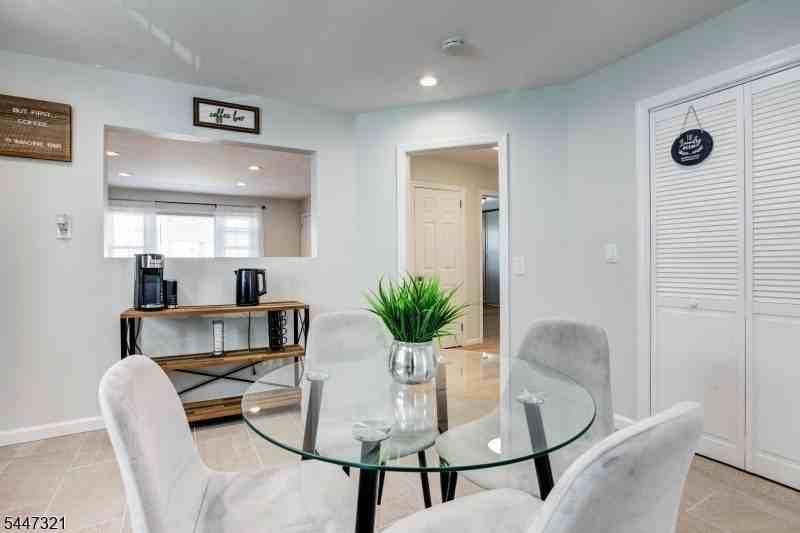 635 N 9th St 1st Fl #1 - Photo 4 of 31