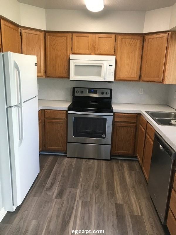 1247 Northeast #4 - Photo 3 of 12