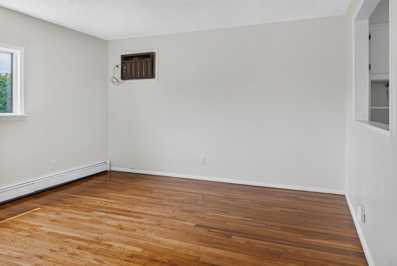 41 Edwards Ct #2 - Photo 4 of 20