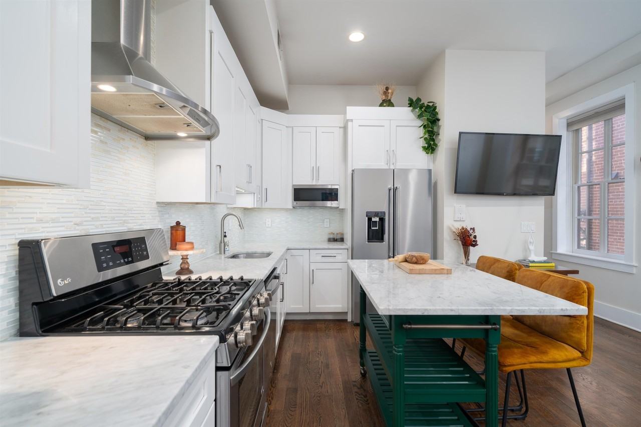 591 Jersey Ave #3 - Photo 4 of 18