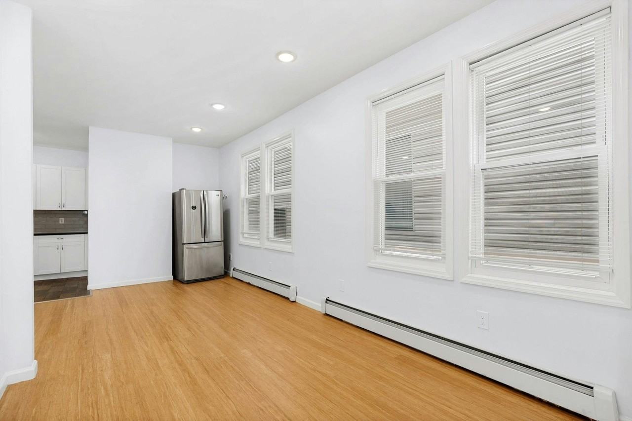 344 Danforth Ave #1 - Photo 2 of 11