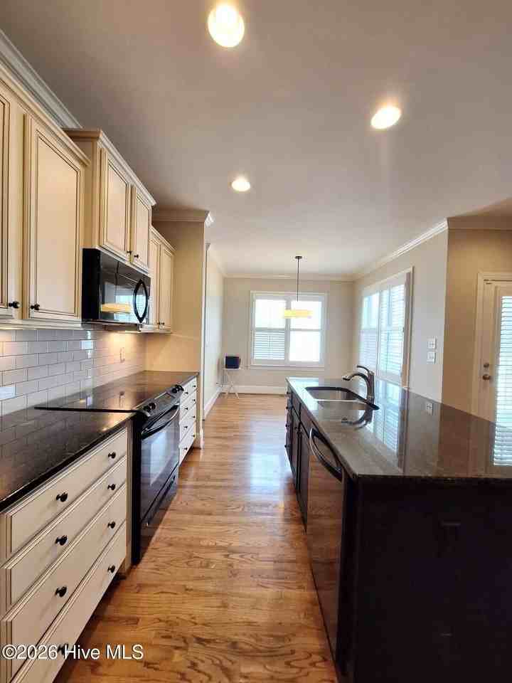 168 Blackwater Dr - Photo 4 of 26