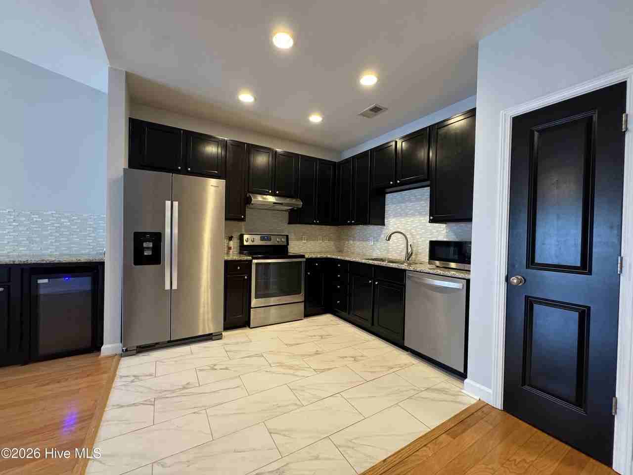 618 Condo Club Dr #307 - Photo 3 of 13