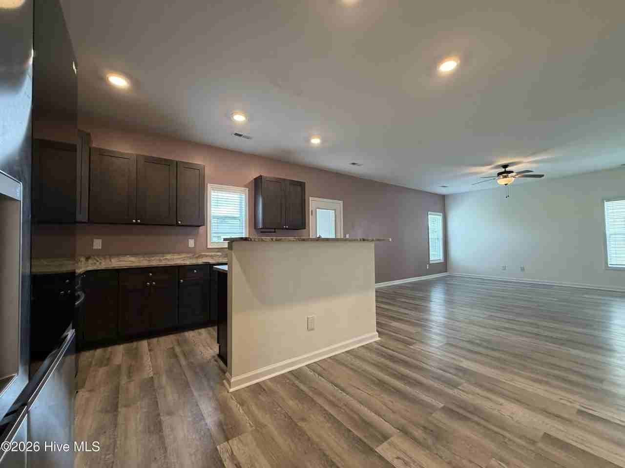 302 E Franck St - Photo 7 of 32