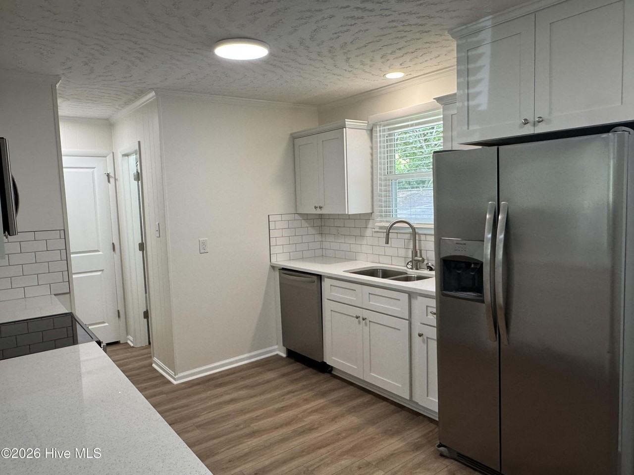 208 Regalwood Dr - Photo 4 of 15