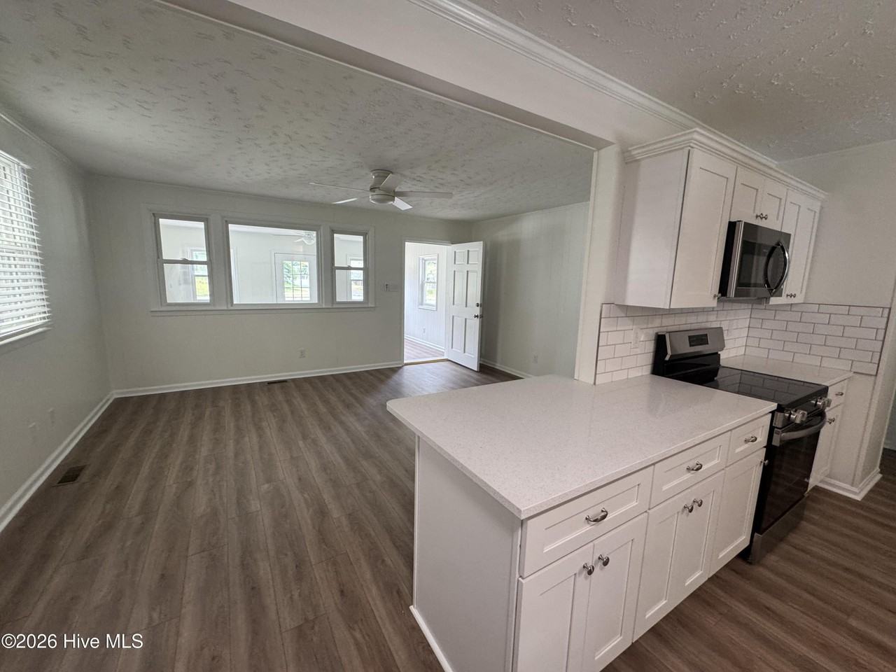 208 Regalwood Dr - Photo 5 of 15