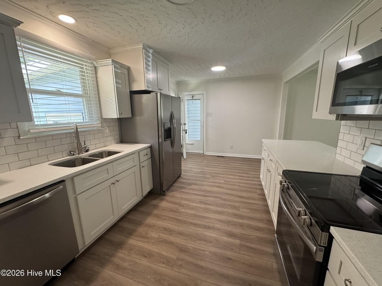 208 Regalwood Dr - Photo 6 of 15