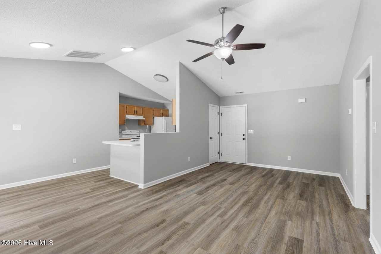 130 Sweetwater Dr - Photo 3 of 19