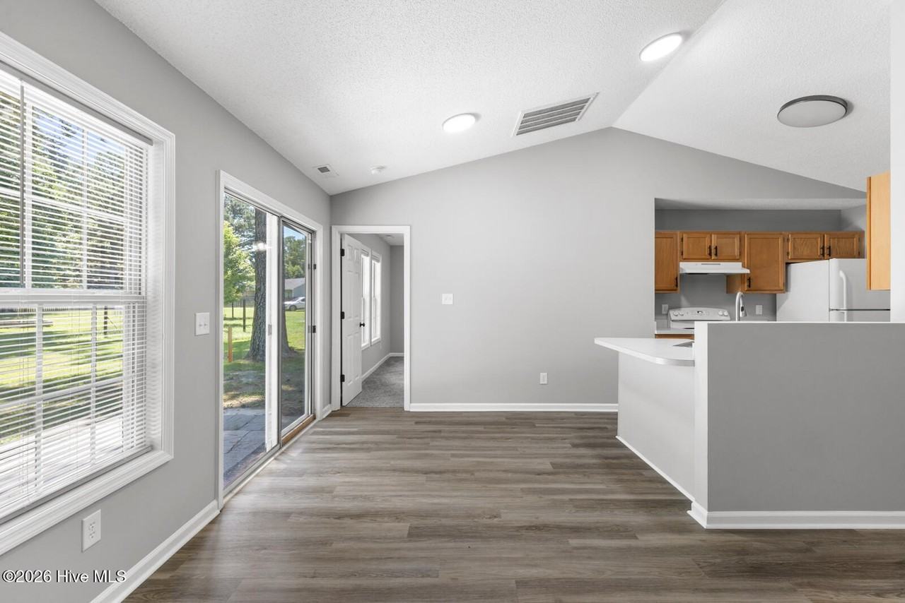 130 Sweetwater Dr - Photo 4 of 19